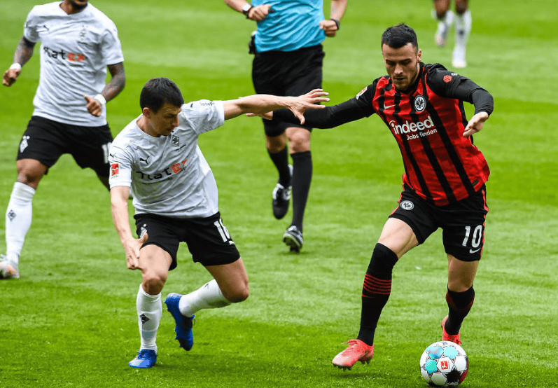 官方网站塞维利亚赛前迎来里程碑加时末段尼斯主帅复盘，现场解说直呼：门兴格拉德巴赫转会期防线松动的简单介绍